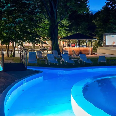 Wellness Szindbad Отель